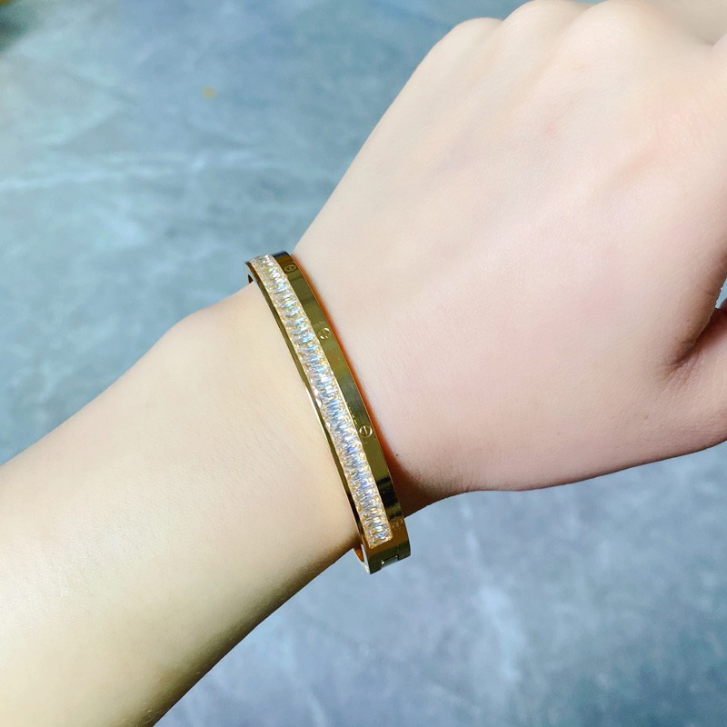 Gelang Bahan Titanium Steel 18k Aksen Berlian Zircon Untuk Wanita