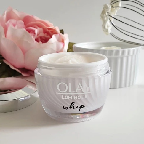 Olay Cream White Radiance Whip Active Night / Day UV SPF 30 Moisturizer 50 g Brightening Skincare - Krim Pelembab Putih Mencerahkan Wajah