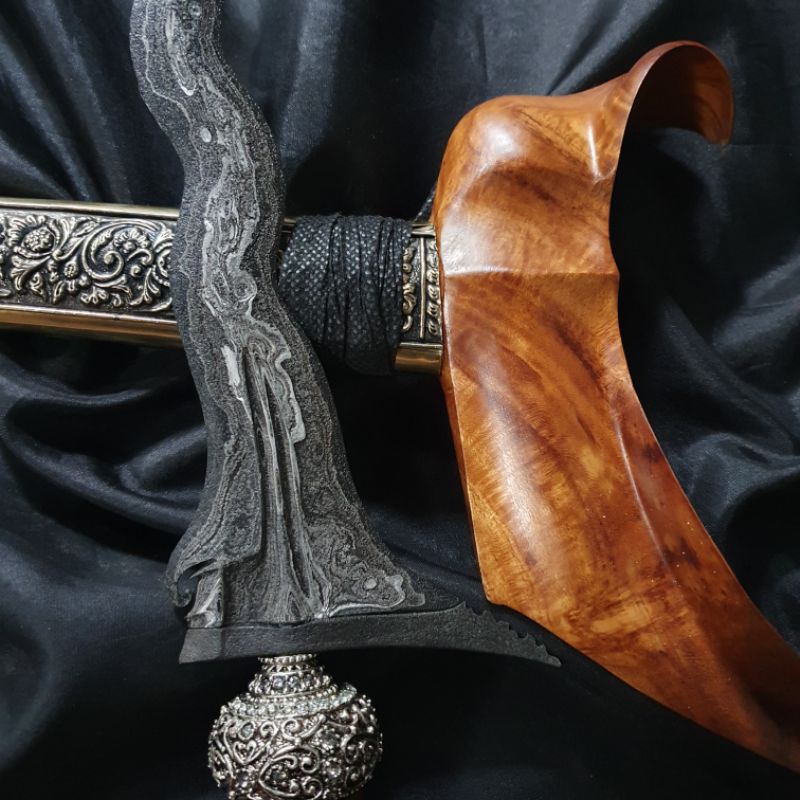 Keris Sengkelat Luk 13 Pamor Udan Mas Tiban