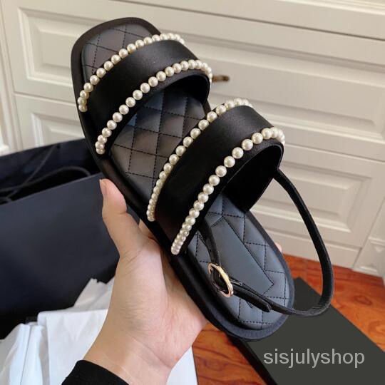 #Sisjuly# Angin harum kecil sepatah kata dengan sandal datar wanita mutiara hitam baru kepala perseg