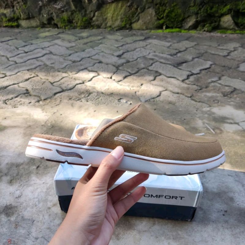 SKECHERS ARCH FIT LOUNGE