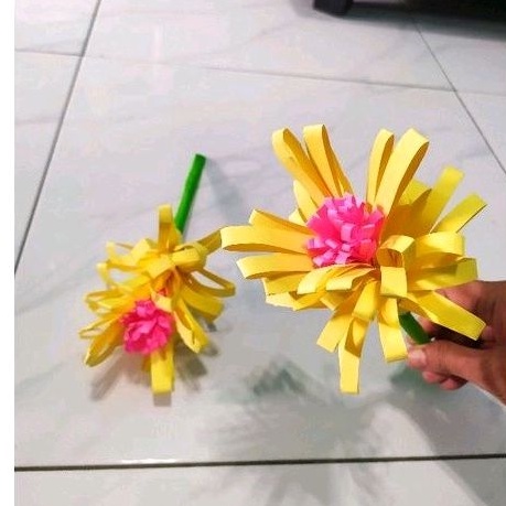 

bunga dari kertas karton dan kertas origami - bunga dari kertas karton - prakarya - kerajinan tangan