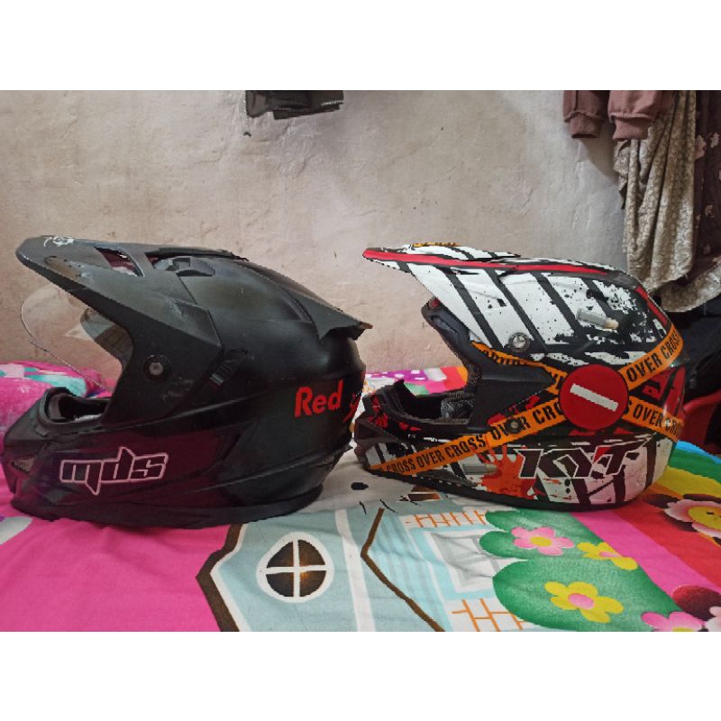 Helm MDS supermoto x Helm kyt cross over Bekas