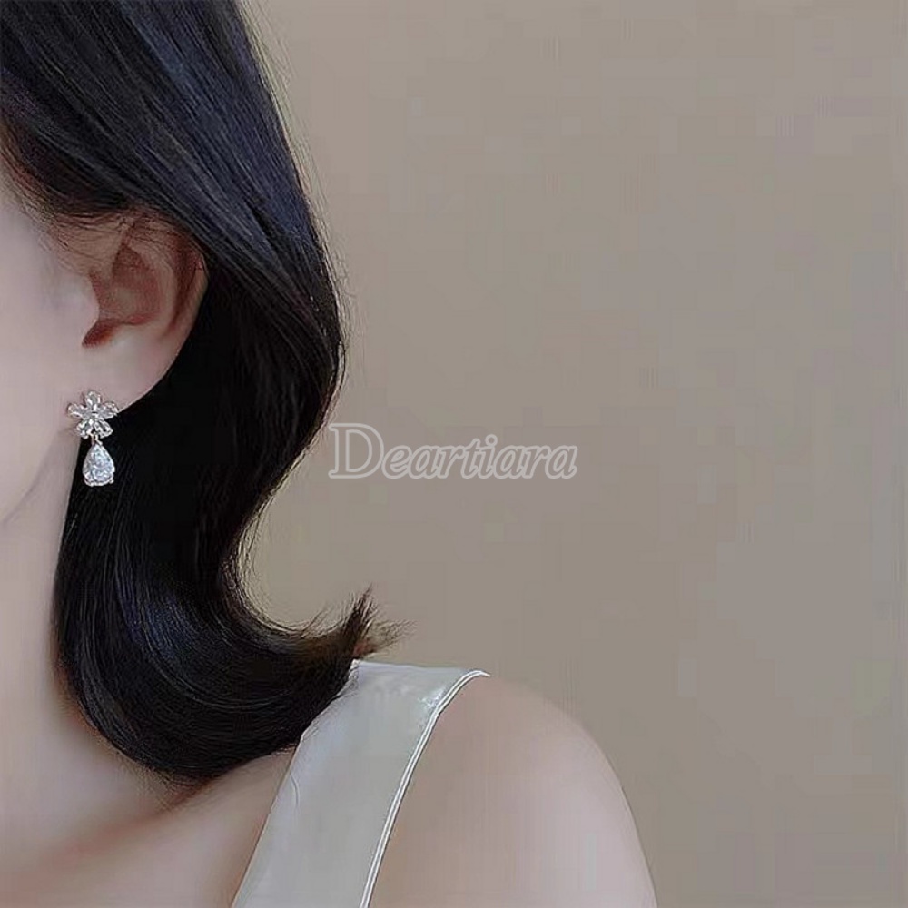 Fashion Tetesan Air Zirkon Bunga Anting Wanita Cahaya Mewah Temperamen Anting Rasa Tinggi Desain Minoritas Anting Rasa