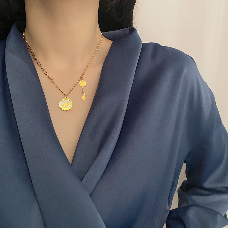 Kalung Dengan Liontin Uang Bahan Titanium Steel Untuk Wanita