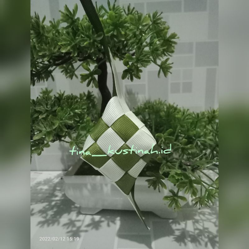 

ketupat hias pita grossgrain uk 4x4cm MINIMAL ORDER 12PCS