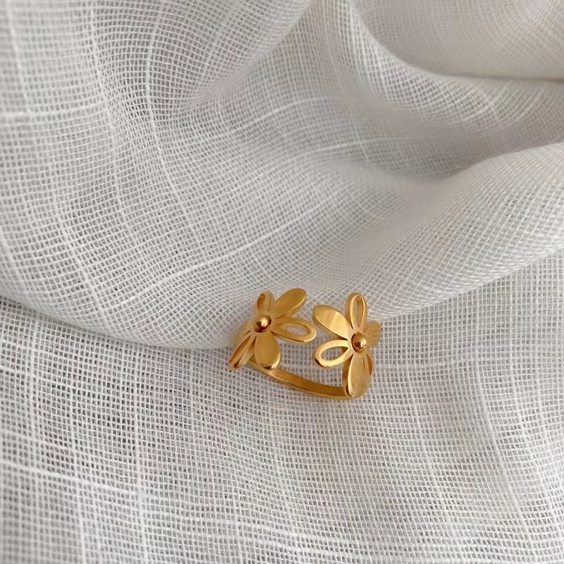 Cincin Desain Bunga Matahari Bahan Titanium Steel Lapis Emas 18K Anti Alergi Gaya Jepang