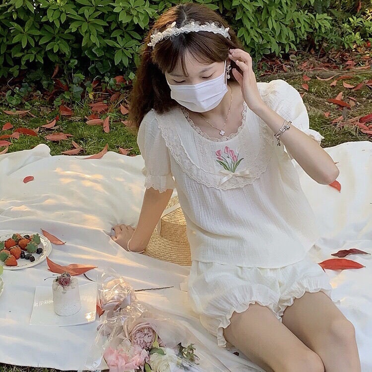 Piyama tulip krim wanita musim panas bagian tipis bagian tipis manis siswa lucu bersulam renda baju