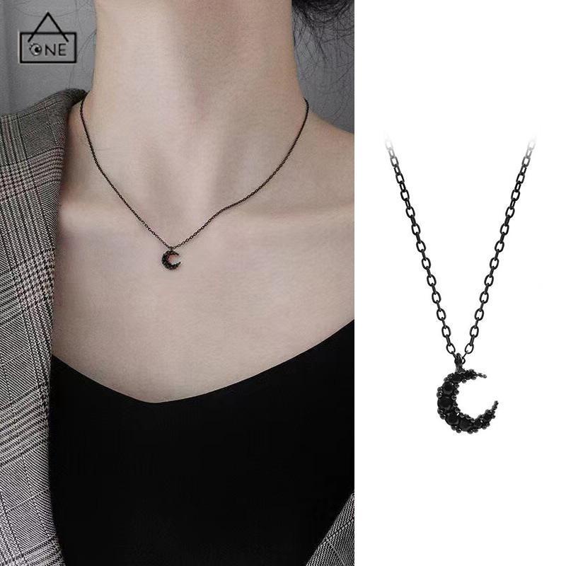 COD❤️Kalung Liontin Korea Bulan Berlian Hitam Kalung  Rantai Tulang Selangka Untuk Wanita-A.one