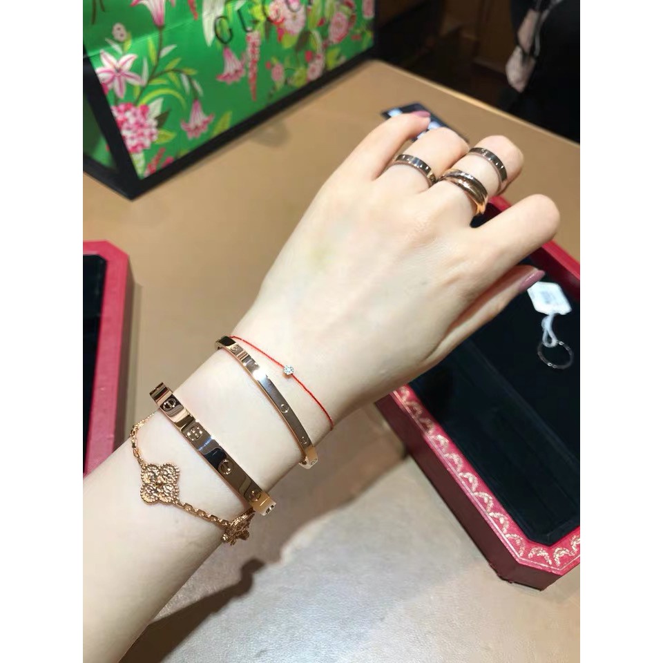 Gelang Pasangan Bahan Titanium Steel Warna Rose Gold Untuk Pria / Wanita