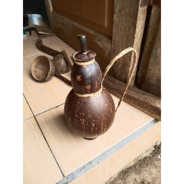 botol air minum batok kelapa/ kempis batok kelapa tradisional