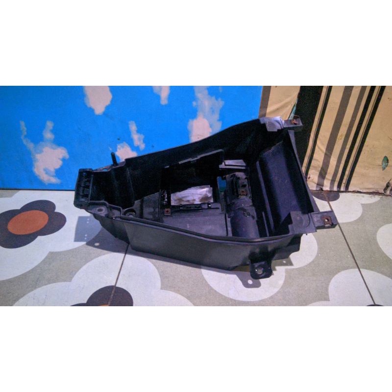 Box Helm Bok Bagasi dudukan jok motor Yamaha Fino fi 125 BJ8 Copotan Original