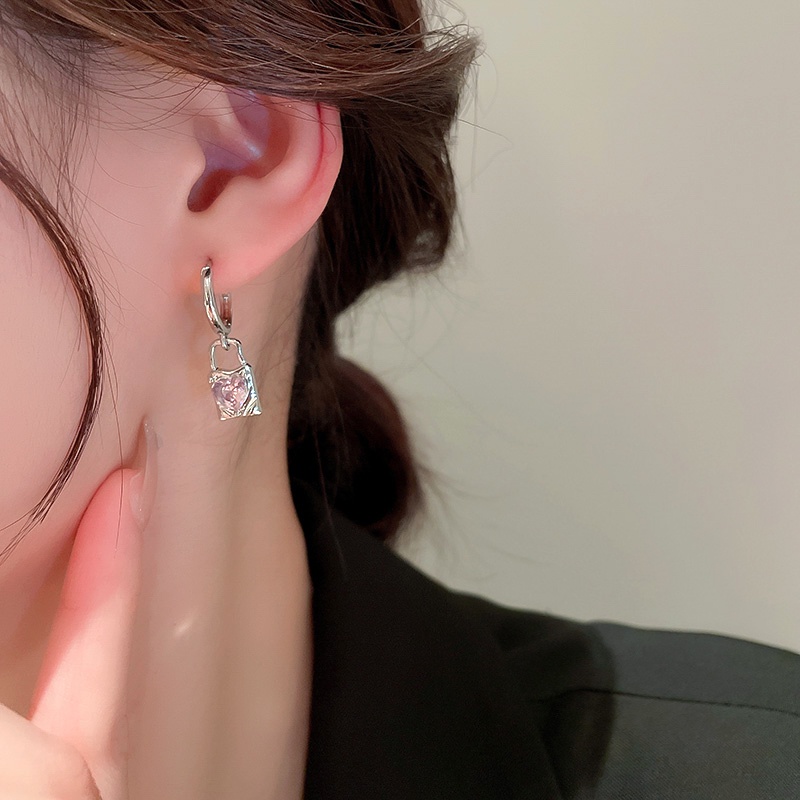 Anting Cinta Zirkon Asimetris Aksesoris Temperamen Fashion Kepribadian Sederhana