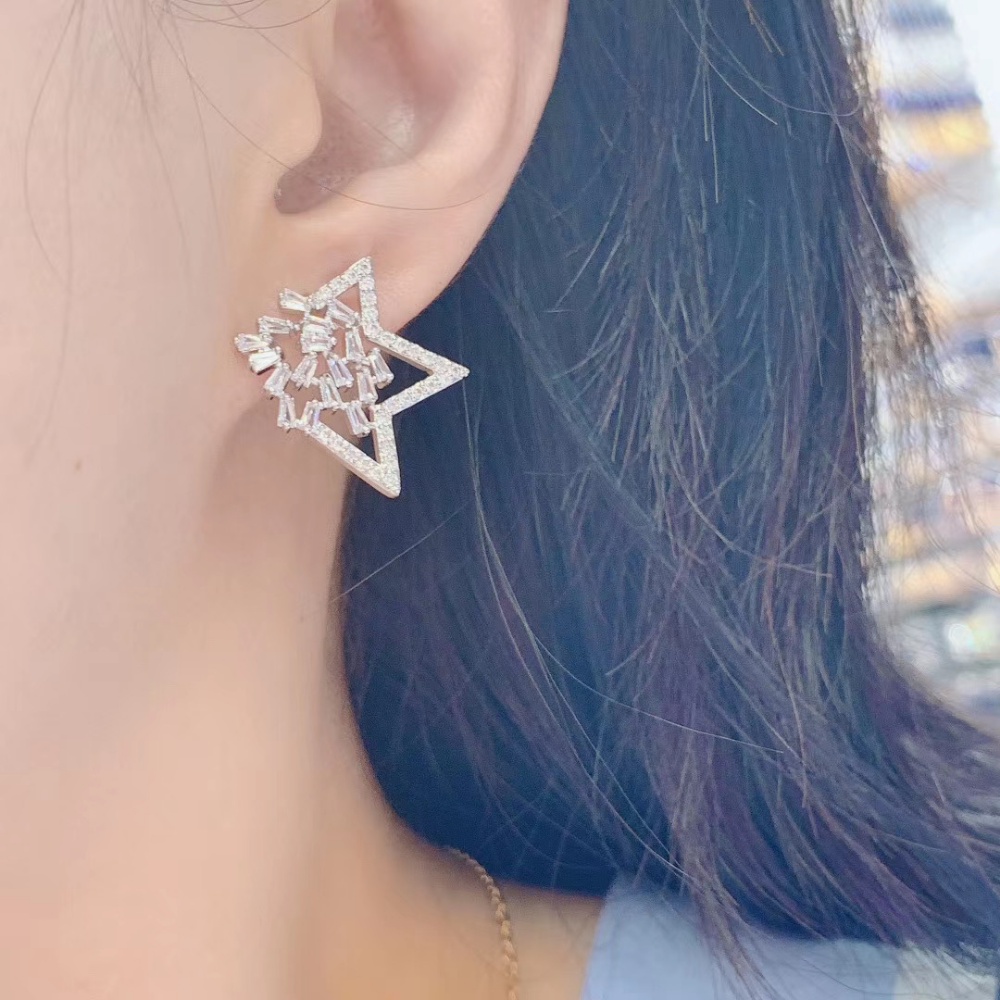 Deartiara Fashion Jepang Dan Korea Berlian Penuh Anting Semi Bintang Anting Desain Kreatif Berongga Tidak Teratur