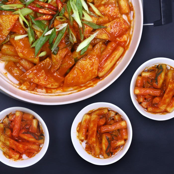 

TOPOKKI 88 TTEOKBOKKI ORIGINAL 560GR - KUE BERAS KOREA DGN SAUS PEDAS