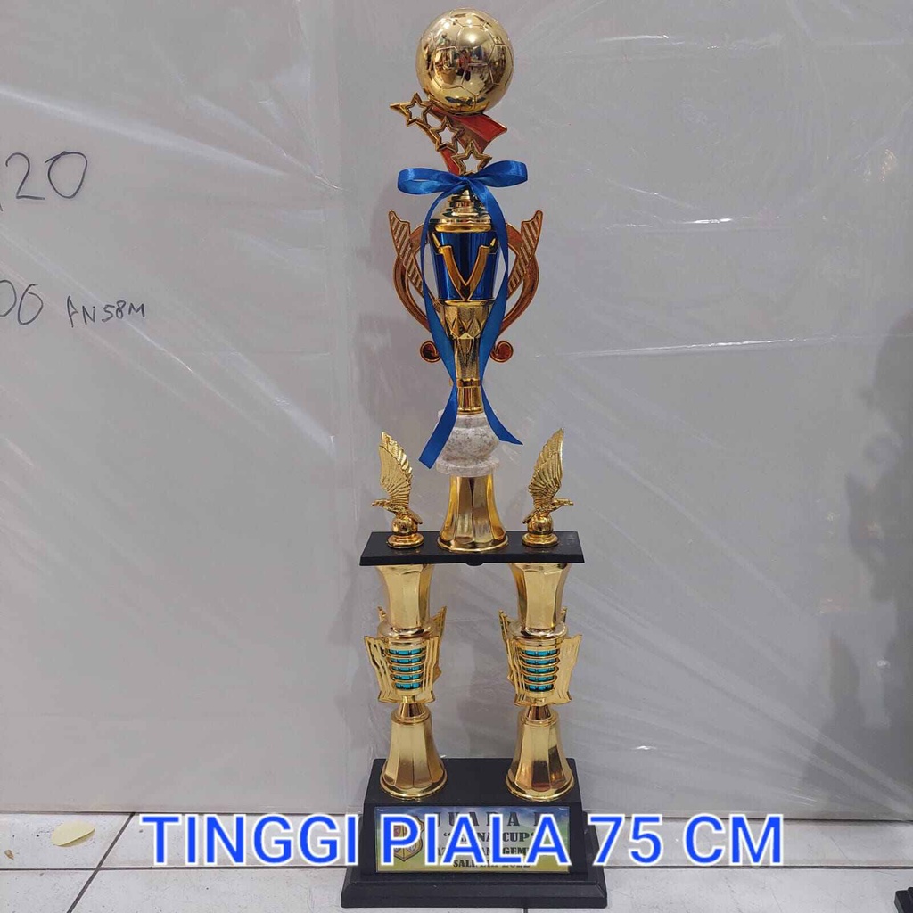 Trophy piala sepak bola futsal 2 kaki model pagoda