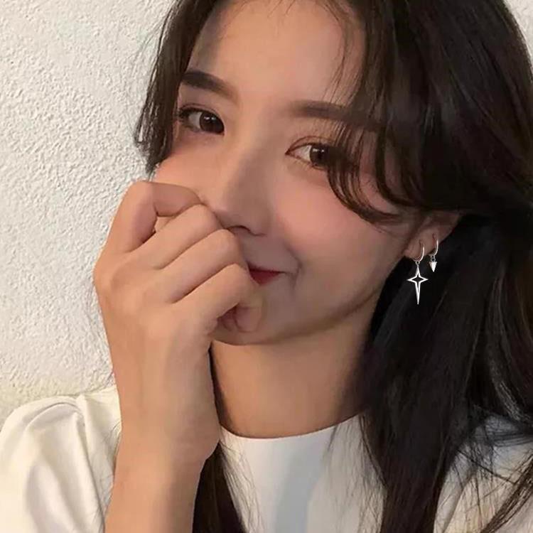 Anting Asimetris Bintang Anti Karat Anting Keren Anting Temperamen Perak Perempuan Musim Panas