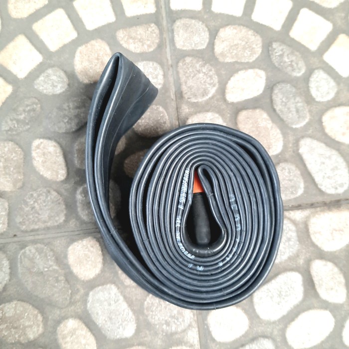 Ban Ban Dalam Maxxis 26 X 1.90 - 2.125 Av Pentil Motor 35Mm