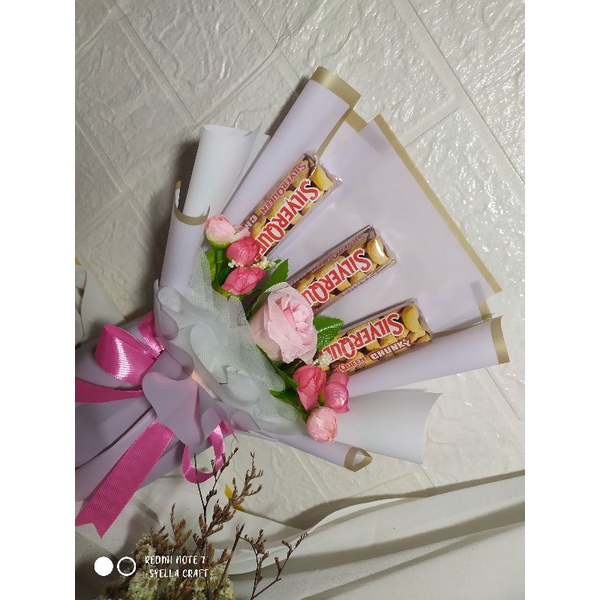 

Buket coklat silverqueen/buket valentine FREE Packing Kardus