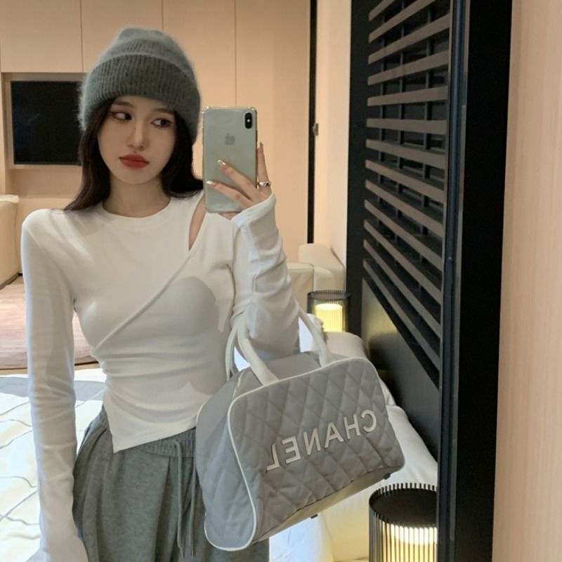 Red Awal musim semi desain berongga tidak beraturan atasan high-end hot gadis putih lengan panjang t-shirt pendek bottoming kemeja wanita