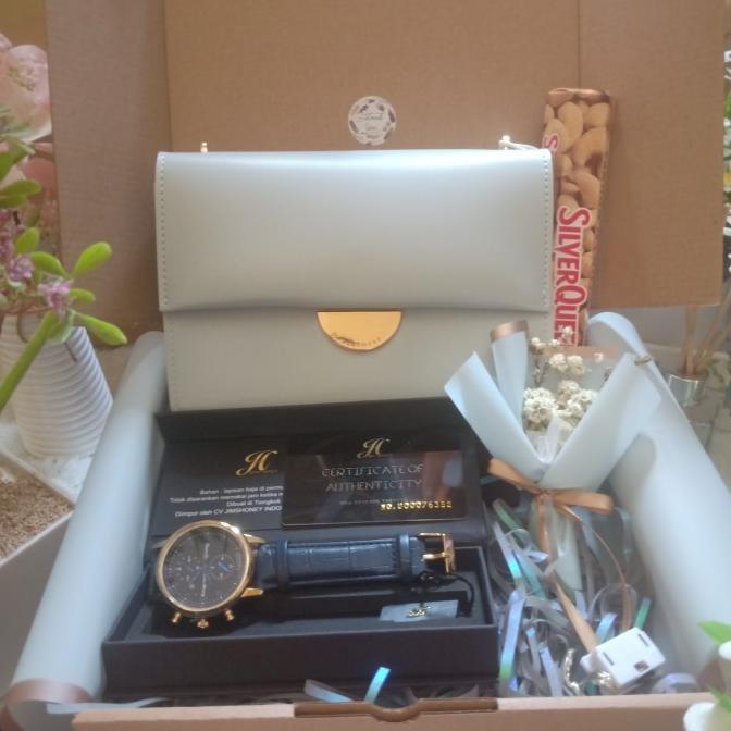 

READY STOK DECE HAMPERS TAS HADIAH JAM TANGAN EXCLUSIVE GIFT KADO HR646541T