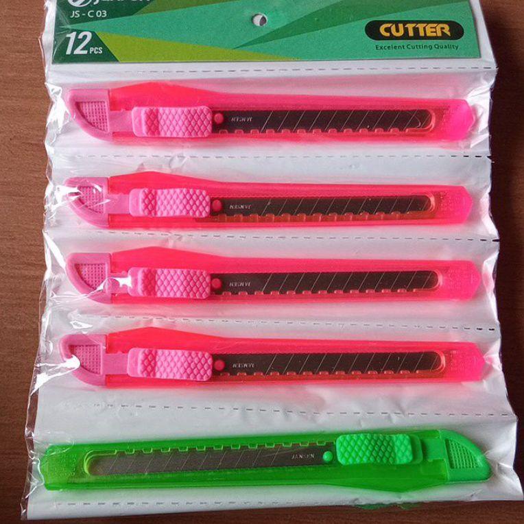 

R35 Cutter Kecil 13cm isi 12pcs NEW PRODUCT ㊰