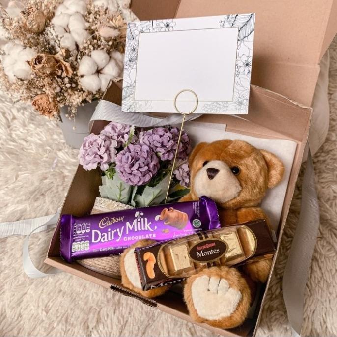 

Spesial Valentine Day Hampers Kado Valentine Pacar/ Cewek Birthday Romantis Cute Bagus