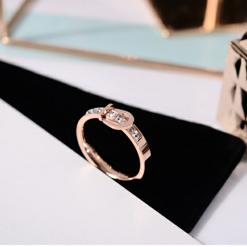 Cincin Bahan Titanium Steel Aksen Zircon Untuk Wanita