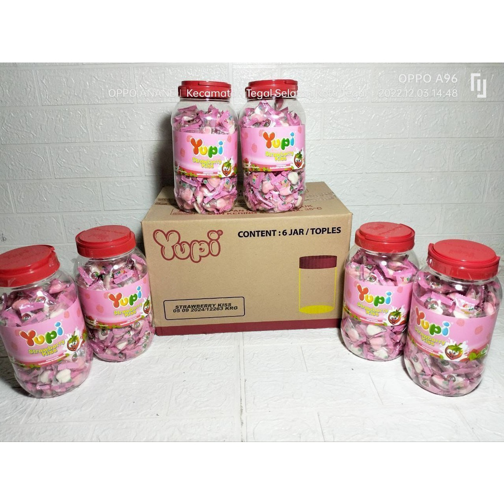 

Yupi Kiss Strawberry Jar Toples