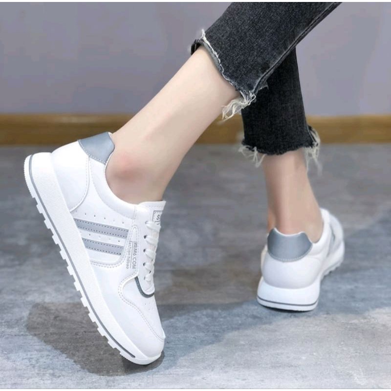 Sepatu Sneakers Wanita Korea Kasual Trandy/Sepatu Fashion Wanita/Sepatu Modis Wanita Kekinian