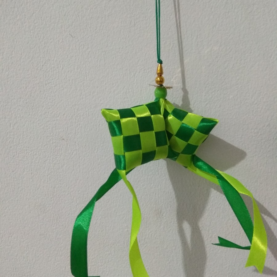 hiasan lebaran gantungan ketupat satin idul Fitri