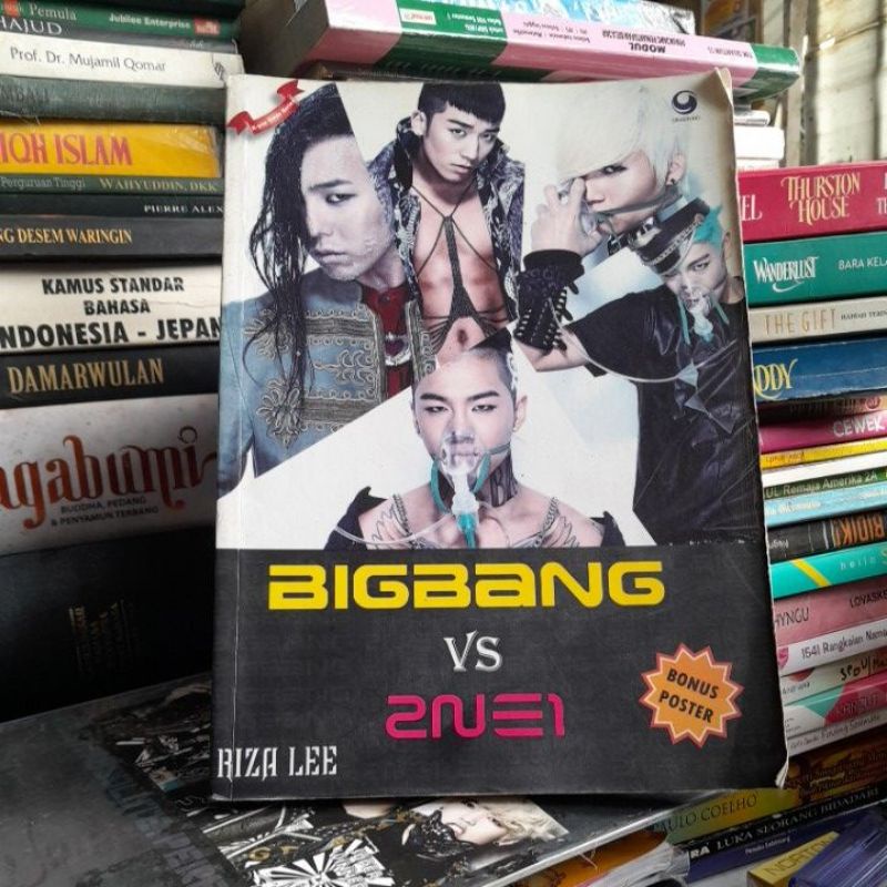 Buku majalah Bigbang vs 2NE1