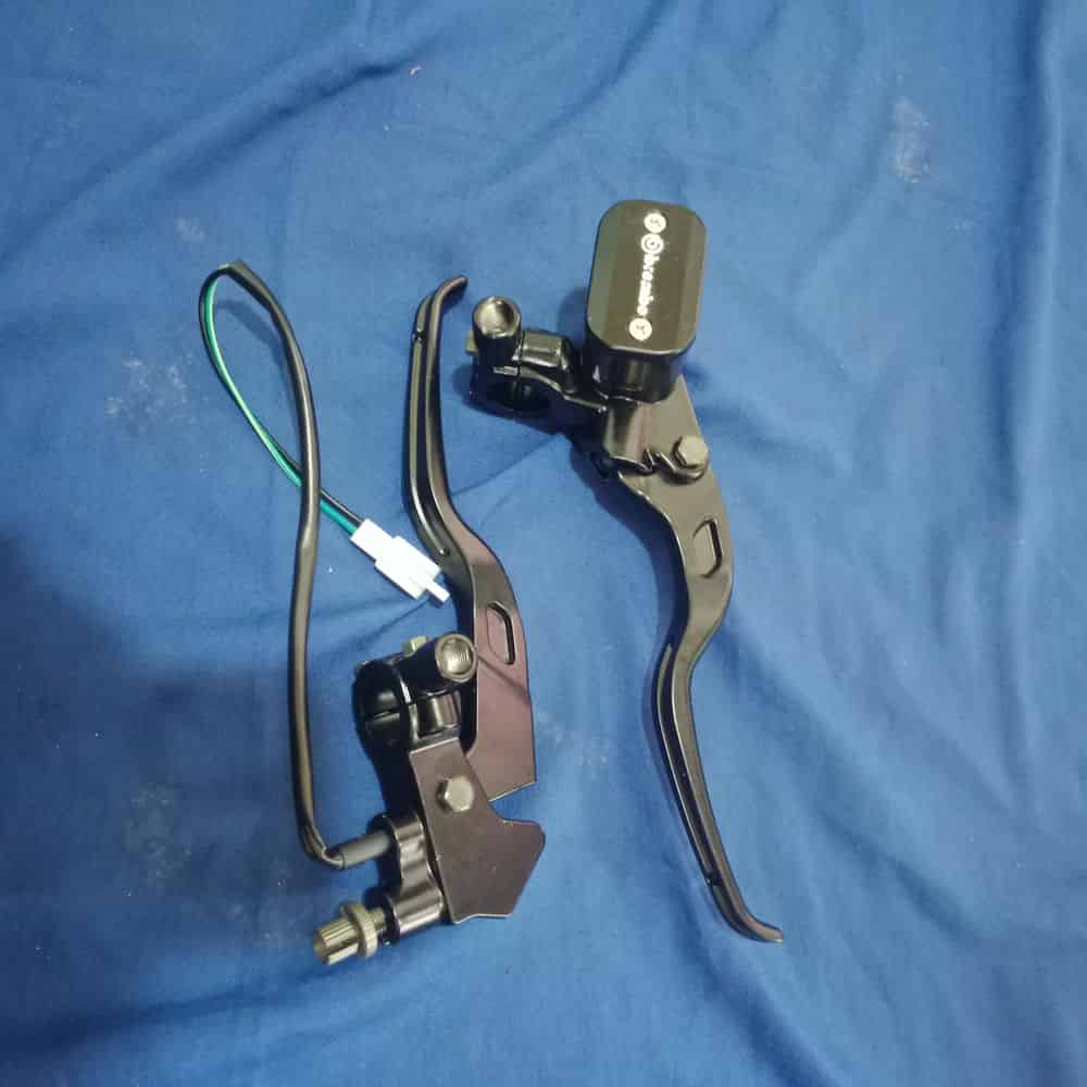 Master Handle Rem Set Kanan Kiri Brembo Hitam Holder Saklar Cakram Set Kanan-Kiri Brembo Hitam 1 Set Dus Putih