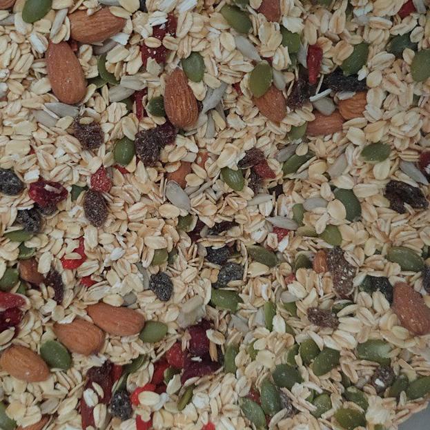 

☉ 500gr Muesli Gembira : rolled oat, sunflower, pumpkin, almond, dark raisin, cranberry & gojiberry Varian Mentah/ Roasted ➸