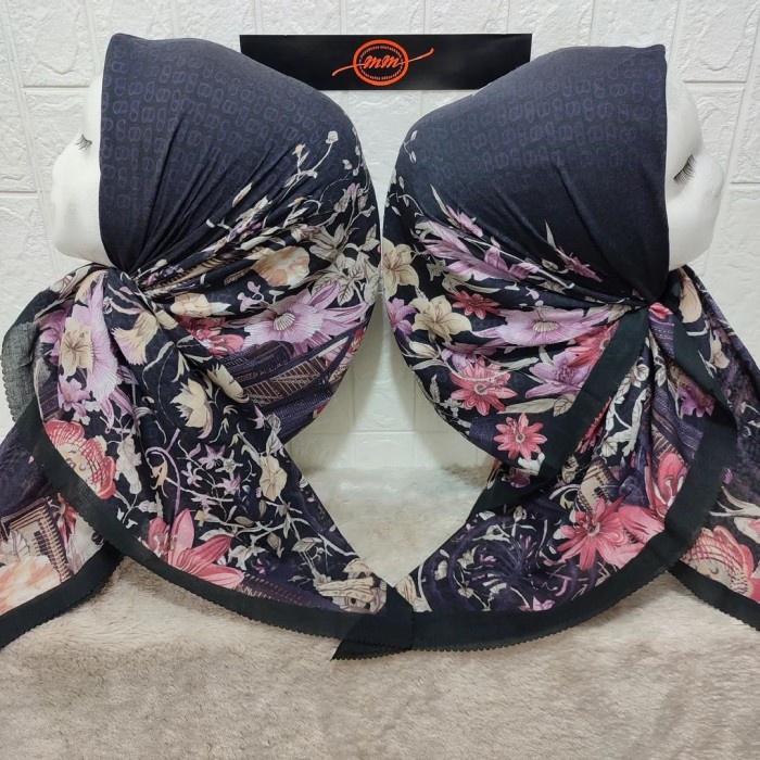 JM HIJAB SEGI EMPAT VOAL MOTIF BUNGA PINK HITAM