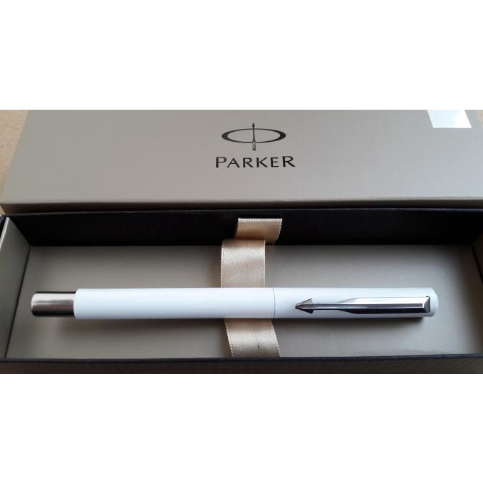 

Pen Parker Vector Standard White Rollerball