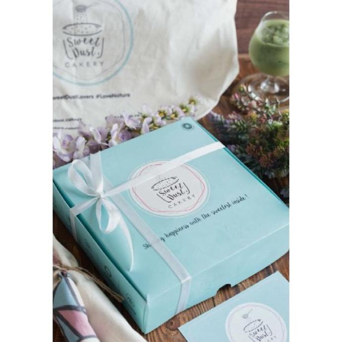 

HAMPERS LOYANG SMALL/LARGE (INCLUDE PAPER BAG + GREETING CARD) HR646541T