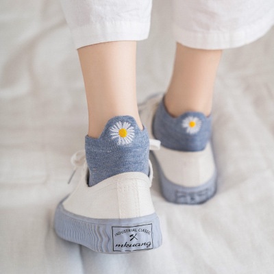 ⭐𝐈𝐇𝐒 𝟐𝟒𝟐 𝐋𝐚𝐦𝐩𝐮𝐧𝐠⭐️Kaos Kaki Wanita Motif Bunga Daisy Fashion Korea Kaos Kaki Pendek Wanita Ankle Socks