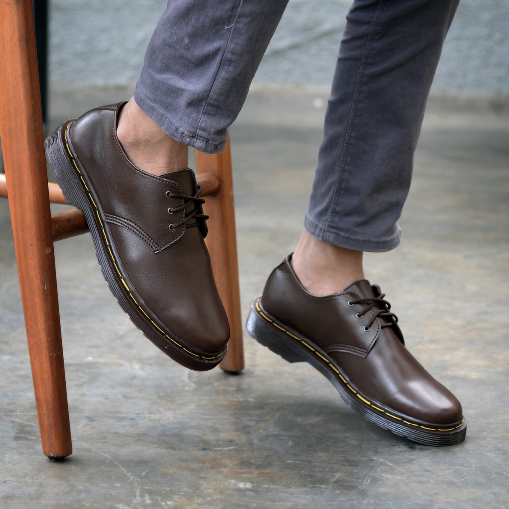 RIONZ x ROMAN BLACK - Sepatu Formal Pria Casual Kantoran Nikahan Kulit Syntetis Asli Original Sepatu Pantofel Pria Resmi Formal Docmar Hitam Coklat Gaya Trendy Kasual Kantor Kuliah Pesta Kondangan Gereja Kerja PNS Guru Kekinian Terlaris Terbaru Murah