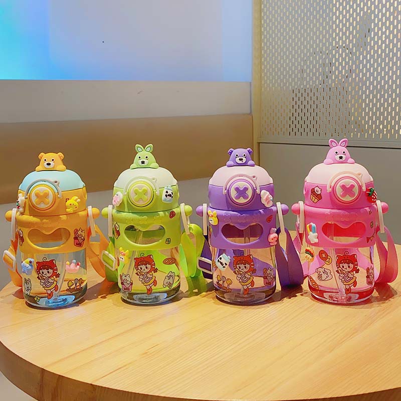 Botol Minum Anak Lucu Kapasitas 680ml Ada Sedotan Dan Tali Free Sticker 3D Kode 1922 BPA FREE