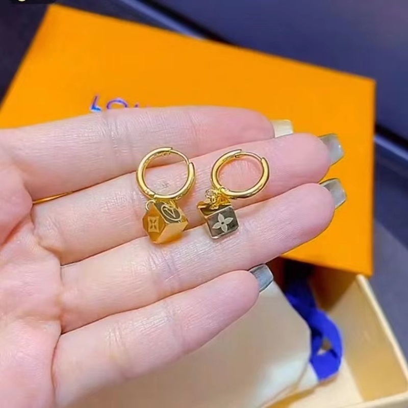 Anting Bahan Titanium Steel Bentuk Persegi Gaya Korea Untuk Wanita