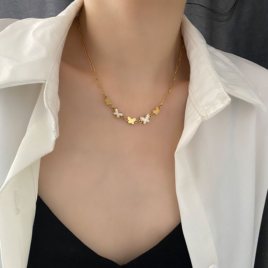 Niche All-Match Tiga Kupu-Kupu Liontin Desain Indah Cahaya Kalung Kupu-Kupu Mewah
