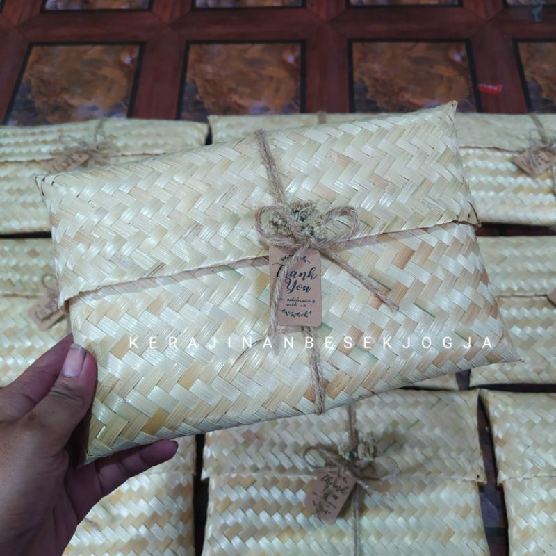 DOMPET ANYAMAN BAMBU UJUNG LANCIP L  17x25cm / dompet undangan rustik/ dompet anyaman bambu/ dompet 