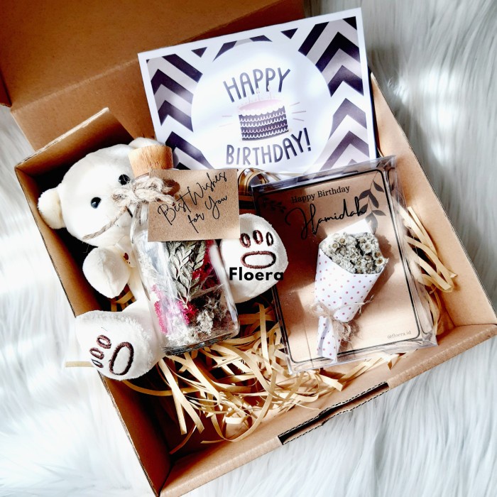 

(COD) Gift Box Hampers Hadiah kado Ulang Tahun & Wisuda - TEMA WISUDA