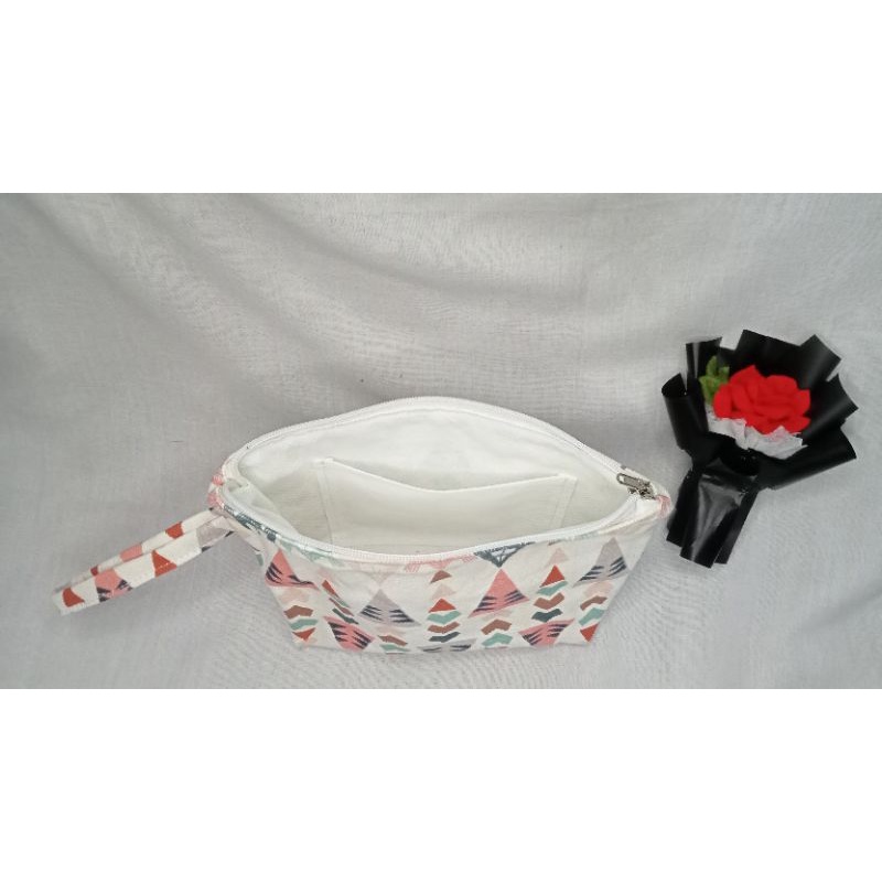 Pouch/ Pouch Kanvas/ Pouch Kanvas Souvenir/ Pouch MakeUp/ Pouch Souvenir Pernikahan 20x14x6