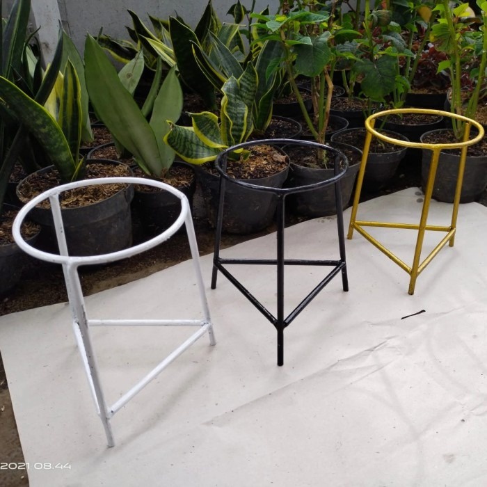 Standing pot besi , rak pot besi diameter 15 cm, standing pot 3 kaki.,kaki 3