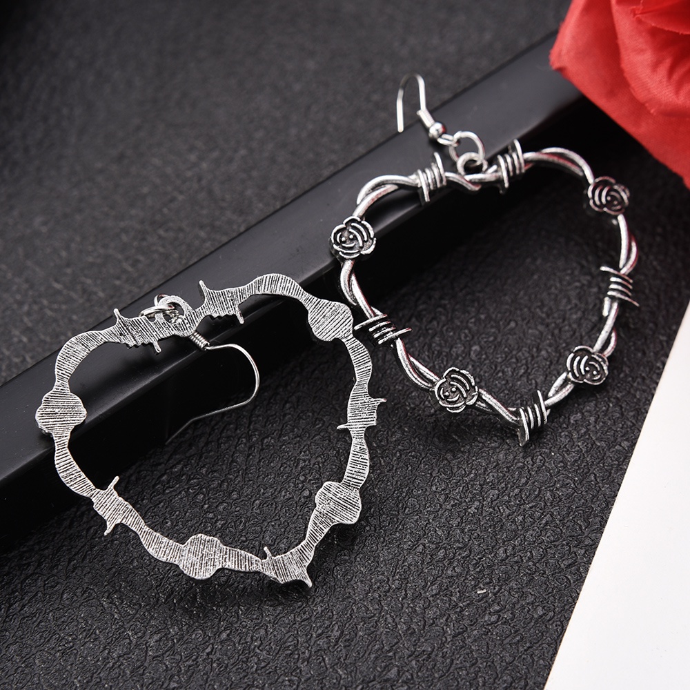 Biker Perhiasan Logam Gaya Punk Pernikahan Valentine Hadiah Ulang Tahun Kawat Berduri Jantung Anting Duri Mawar Cinta Anting-Anting Hitam Hati Liontin Anting-Anting Retro Gothic Drop Earring