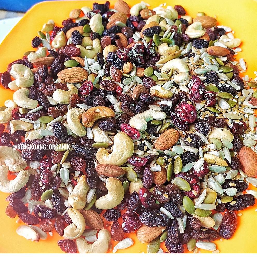 

qfo-65 SUPER TRAIL MIX 250gr - Almond, Cranberry, Pumpkin Seed, Cashew, Raisin, Sunflower Seed .,,.,.,