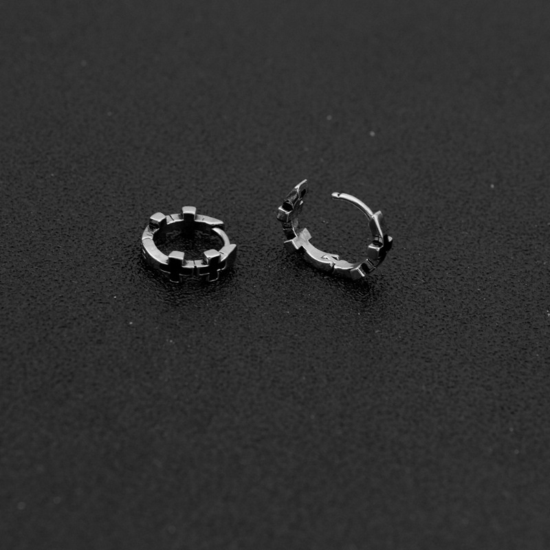 Anting Salib Ganda Baja Titanium Klasik Retro Tetes Minyak Hitam Anting Salib Pria Wanita Pasangan Anti Karat Anting Kecil