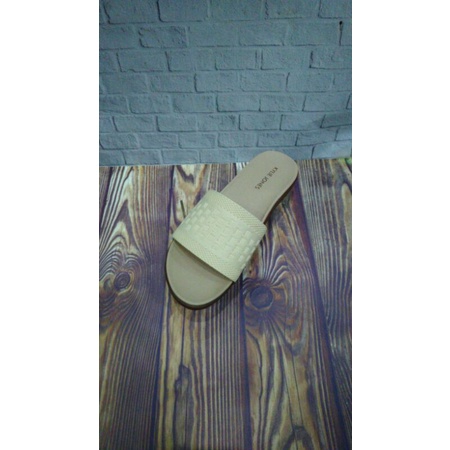 sendal wanita kylie jones dona warna cream